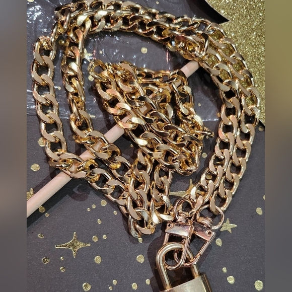 0021. Louis Vuitton padlock #305 & key set with chain - Picture 3 of 5